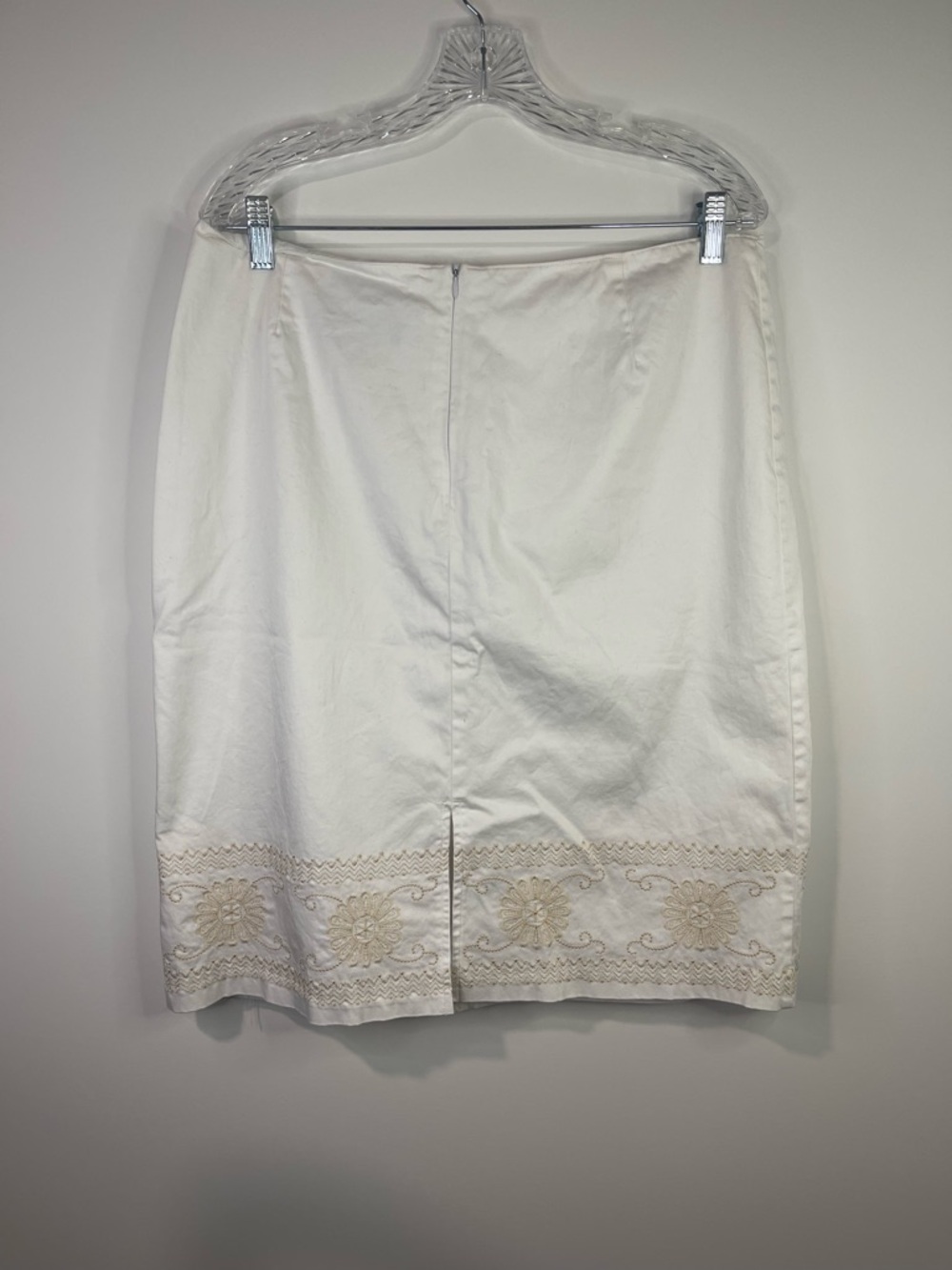Tailor B. Moss White Pencil Skirt with Beige Embroidered Hemline - Picture 8 of 9